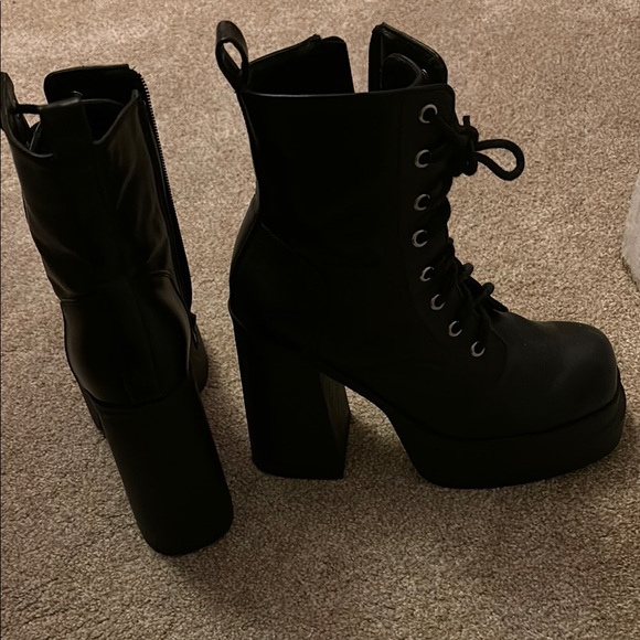 Madden Girl Black Heeled Boots with Comfortable Fit and Stylish Design - Picture 7 of 9